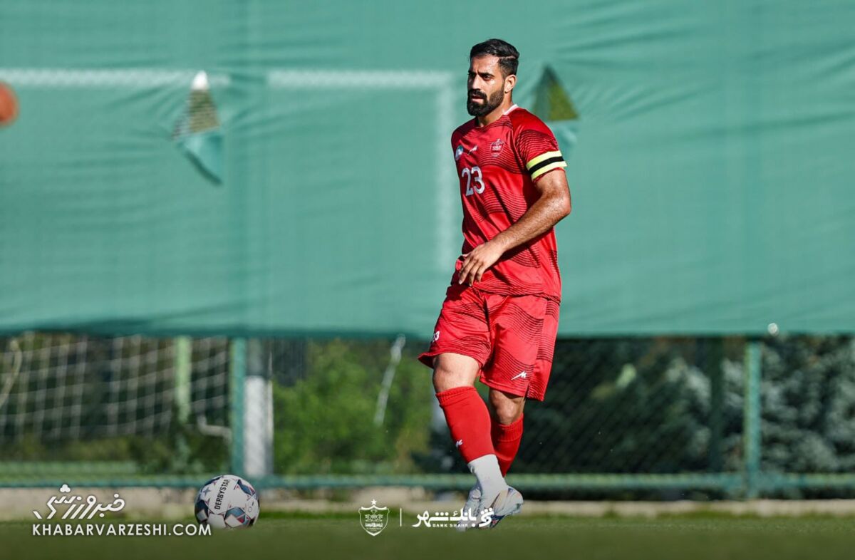 اتفاق عجیب در ترکیه؛ کاپیتان پرسپولیس قید بازوبند را زد! اتفاق عجیب در ترکیه؛ کاپیتان پرسپولیس قید بازوبند را زد!