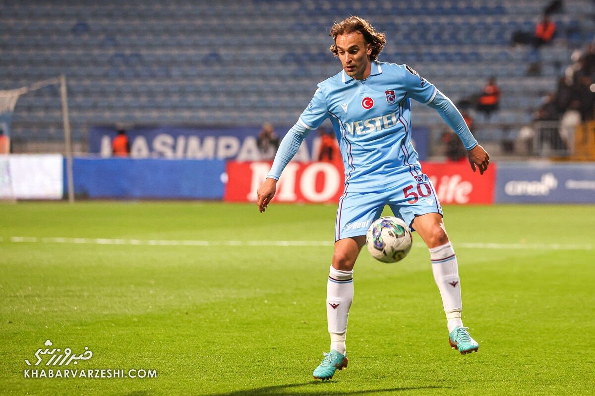 استقلال در آستانه رونمایی از دو بمب خارجی استقلال در آستانه رونمایی از دو بمب خارجی