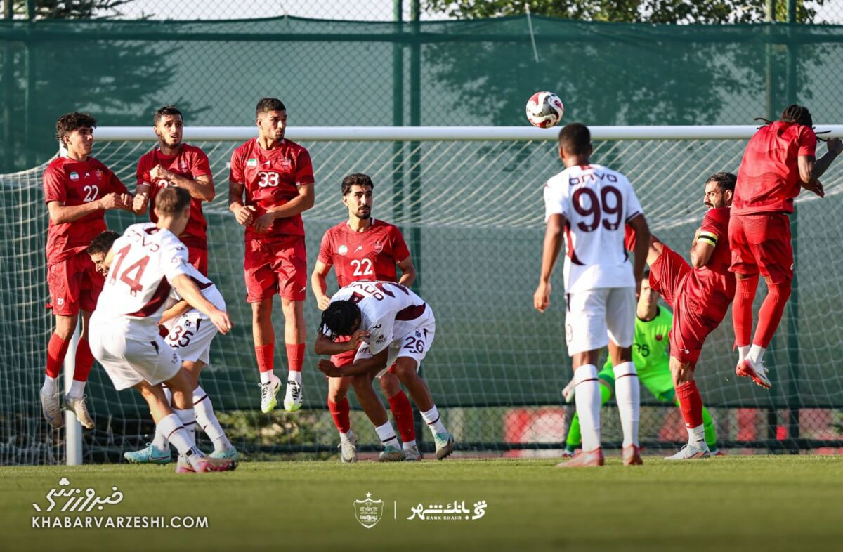 هاشمیان شاکی شد؛ انتقاد تند به رونمایی از پرسپولیس