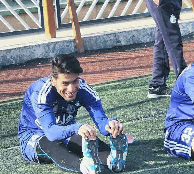 مچ گیری به سبک پرسپولیسیها؛ خرید جدید با پیراهن استقلال +عکس