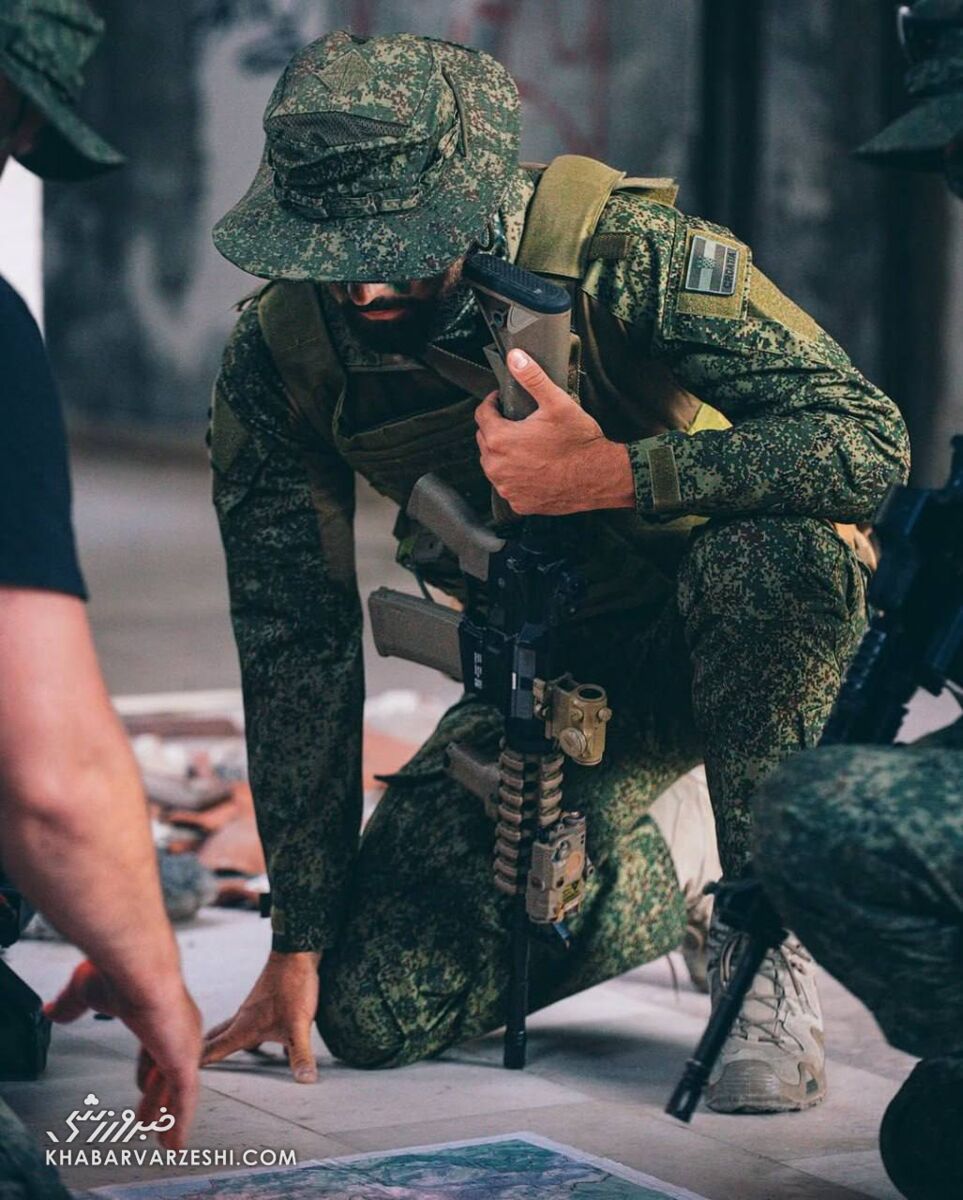 از مستطیل سبز تا میدان جنگ؛ ستاره منچسترسیتی یا کماندو؟ +عکس