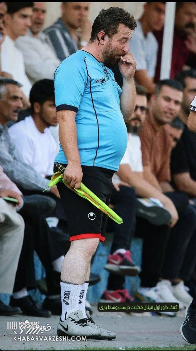 عجیبترین کمکداور جهان در فوتبال ایران/ کام گرفتن سیگار با بدنی غیرورزشی +عکس