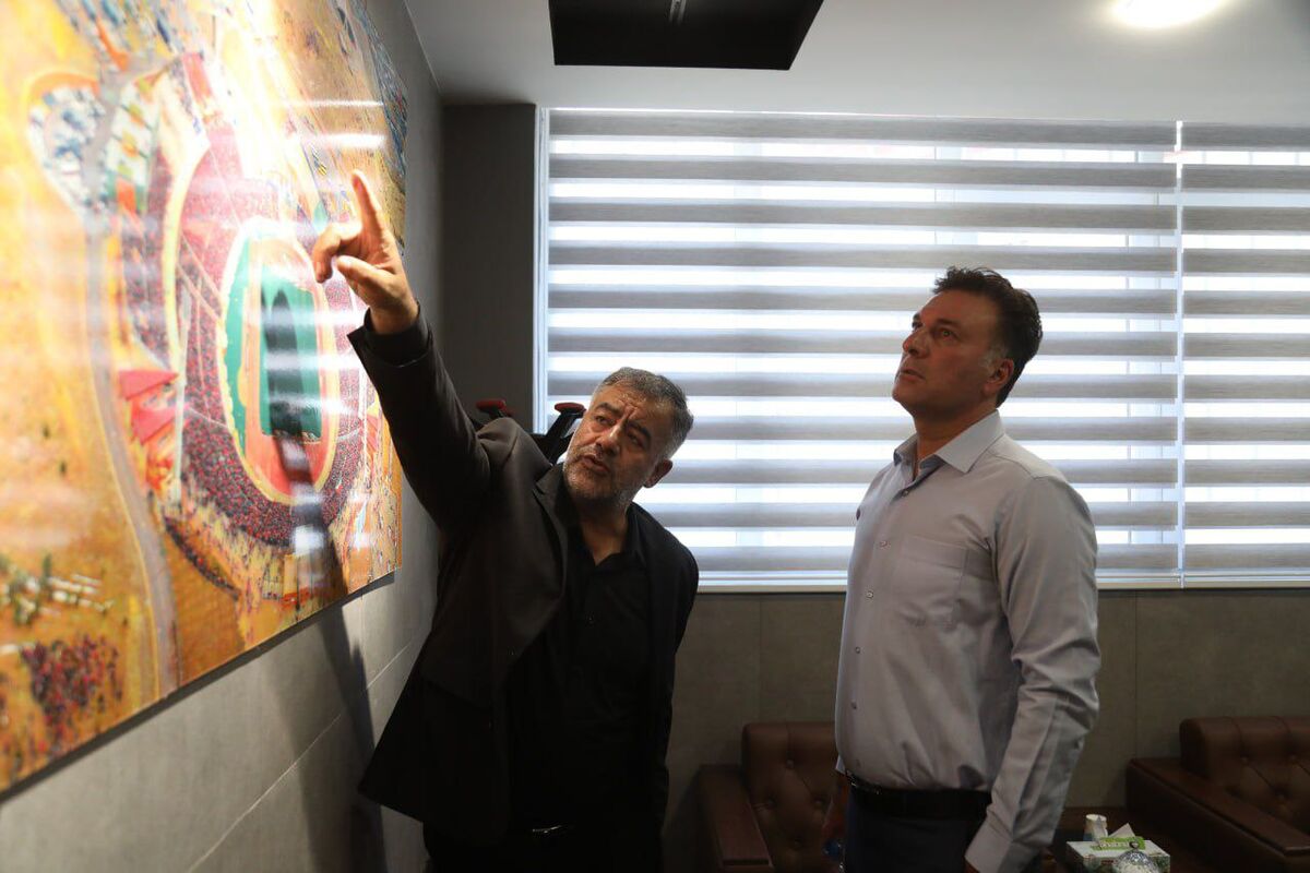 تبریز برای اولین میزبانی از قهرمان سرخ آماده میشود/ چمن ورزشگاه تراکتور رسید +تصاویر