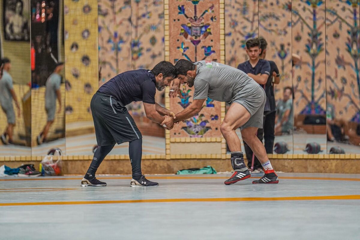 ویدیو| سرشاخ شدن کامران قاسمپور با علیرضا دبیر/ امیرحسین زارع انگشتهایش را خورد! ویدیو| سرشاخ شدن کامران قاسمپور با علیرضا دبیر/ امیرحسین زارع انگشتهایش را خورد!