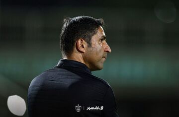 تصویر کمتر دیده شده از وحید هاشمیان روی نیمکت پرسپولیس