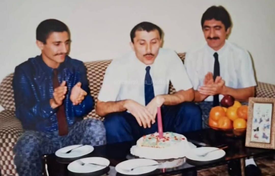 امیر قلعه نویی با کراوات؛ تیپ خاص سرمربی تیم ملی در جشن تولد ستاره پرسپولیس! +عکس