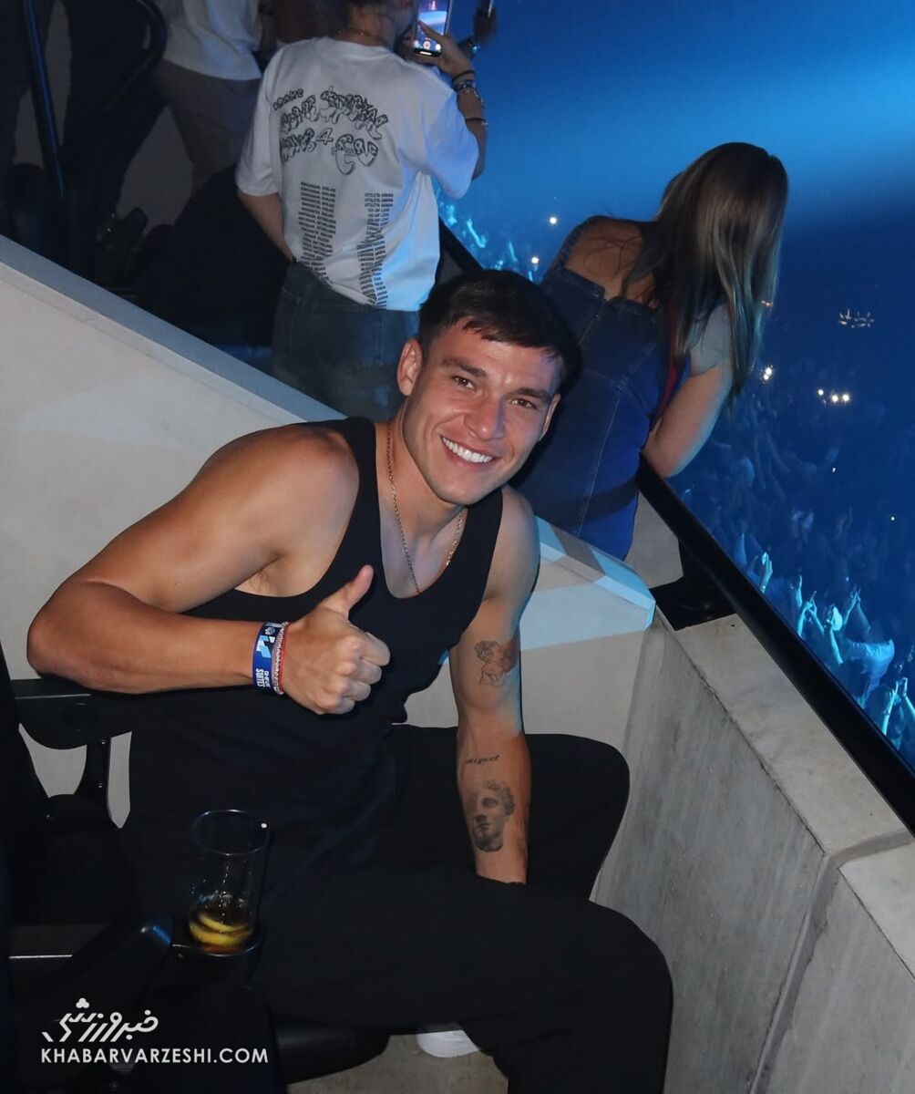 کنسرت دریک؛ محفل ستارههای قرمز و آبی منچستر +تصاویر