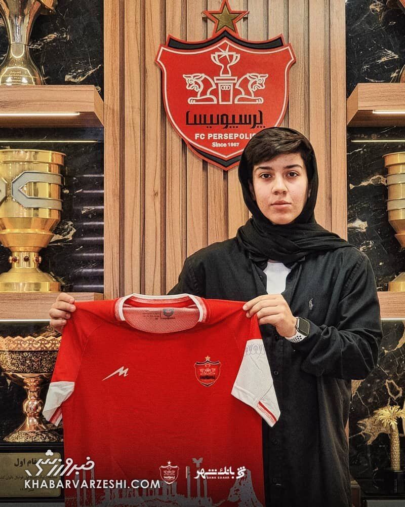 بازیکن ملیپوش رسماً به پرسپولیس پیوست +عکس