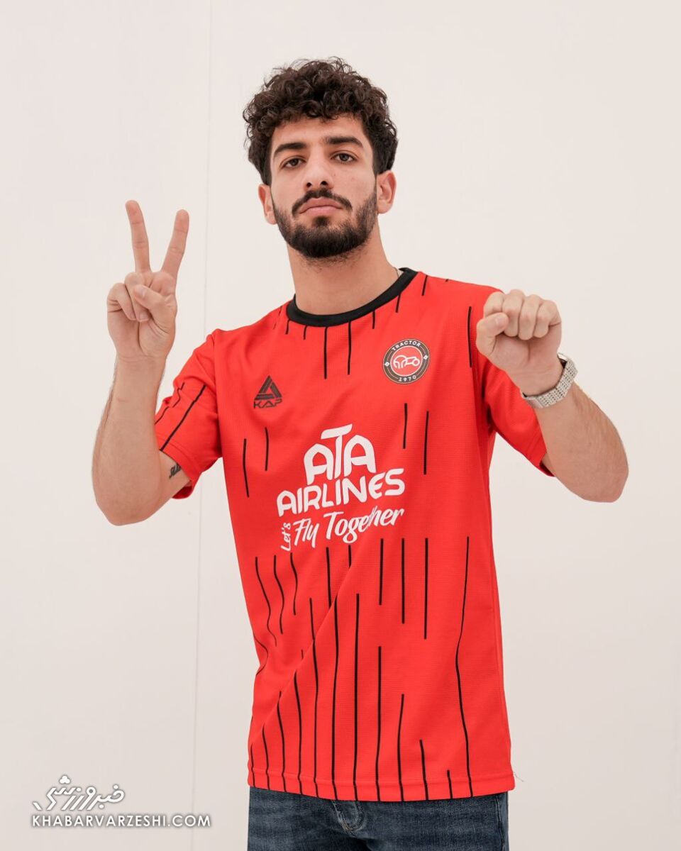 رقیب استقلال رنگ قرمز را به رخ کشید! +عکس