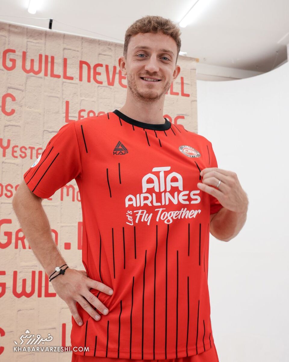 رقیب استقلال رنگ قرمز را به رخ کشید! +عکس