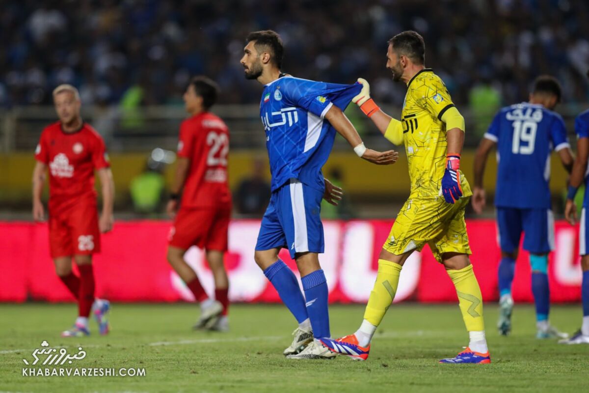 چرا مدافع ۵۰ میلیاردی استقلال ۳ متر عقب میماند؟/ تیم ساپینتو امیدوارمان کرد