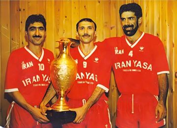 عکس تاریخی ستارگان پرسپولیس با کاپ قهرمانی آسیا 