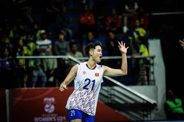 رسوایی تاریخی در والیبال دختران؛ کاپیتان مرد از آب درآمد! +عکس