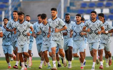 استقلال در کیش بر لبه تیغ راه می‌رود