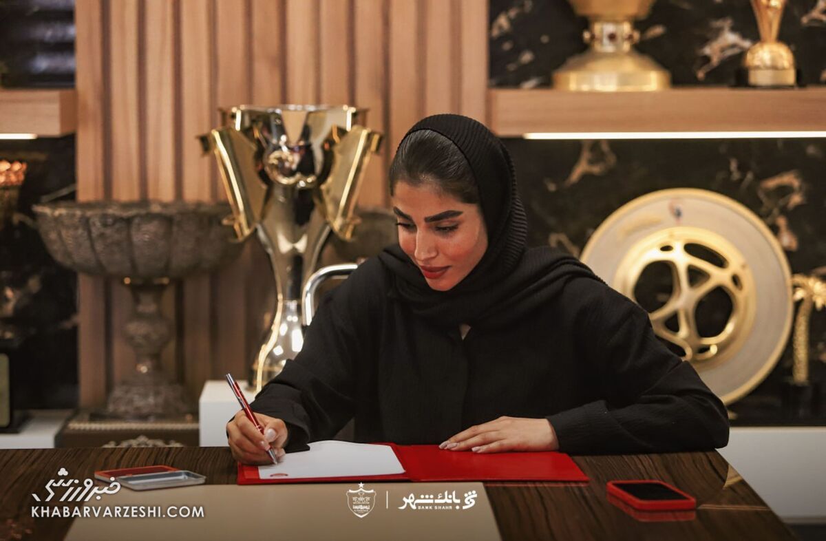 خانم گل در پرسپولیس ماندنی شد/ قرارداد سه ساله با فاطمه صفا راستگو +عکس