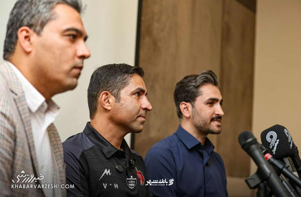 کلاس درس وحید هاشمیان برای مربیان فوتبال ایران کلاس درس وحید هاشمیان برای مربیان فوتبال ایران