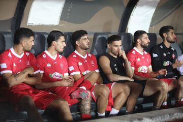 دلیل حضور گلر ۲۰ ساله روی نیمکت پرسپولیس
