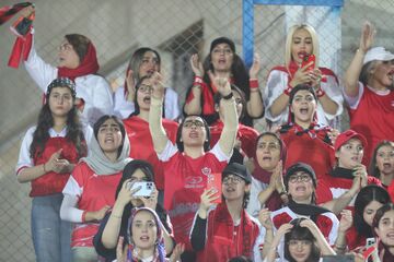 حمله هواداران پرسپولیس به وزارت ورزش