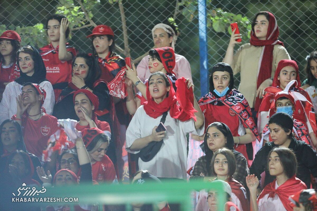 اتفاق زشت در حاشیه دیدار پرسپولیس/ وقتی بوقچی‌ها به هواداران رحم نکردند!