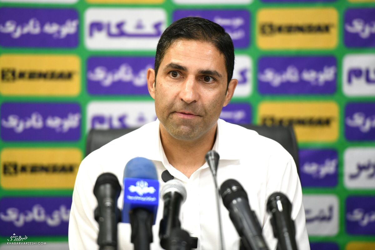هاشمیان: ما تصمیم می‌گیریم کدام بازیکن می‌تواند منافع تیم ما را بهتر تامین کند!/ امیدوارم این دو بازیکن بهترین نمایش را برای پرسپولیس داشته باشند