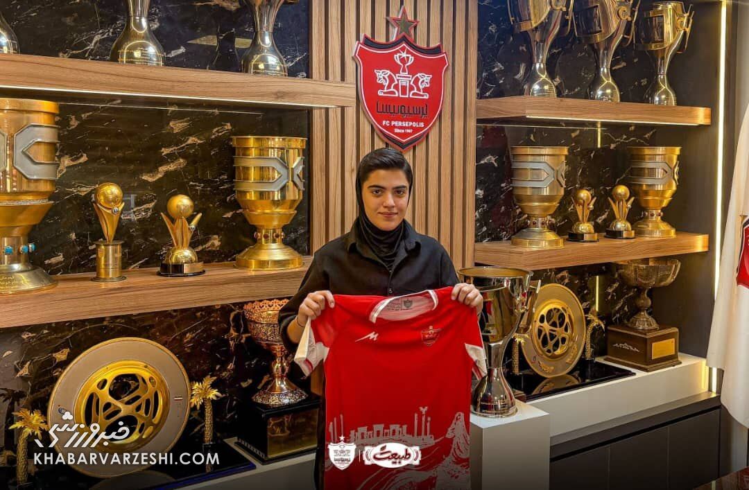 یک مهاجم جدید رسماً به پرسپولیس پیوست/ خط حمله سرخپوشان قدرتمند شد +عکس