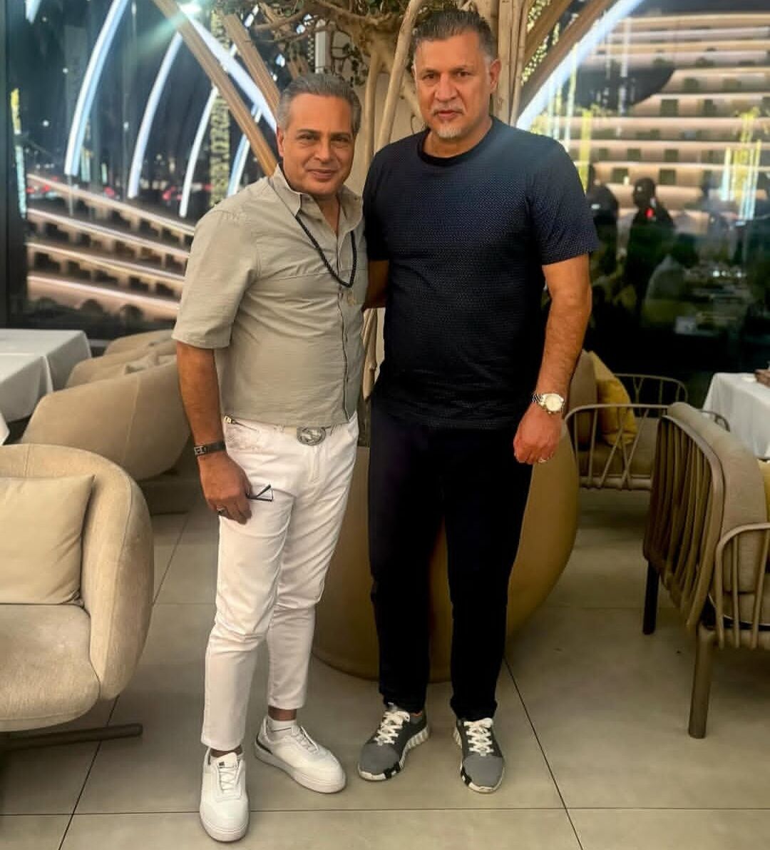 عکس یادگاری علی دایی با خواننده لس آنجلسی