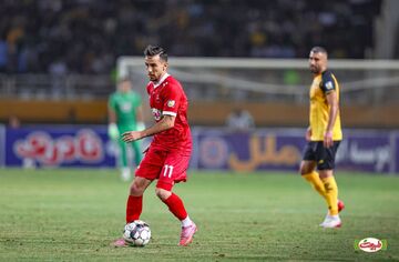 ۵ میلیارد طلب احمدزاده از سپاهان در گرو بدهی ۲۵ میلیاردی پرسپولیس!
