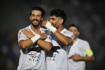ویدیو| گل دوم ذوب‌آهن به استقلال/ ضربه سر تماشایی؛ آدان باز هم تسلیم شد
