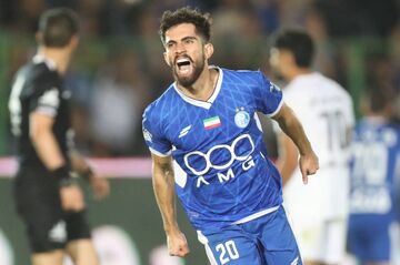 دوئل جذاب دو ملی پوش سپاهان و استقلال/ ستاره‌های زرد و آبی زیر ذره‌بین کادر فنی تیم ملی