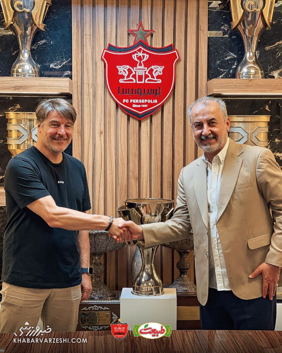 میشائیل اونینگ رسماً به پرسپولیس پیوست/ درویش امضا گرفت؛ ثبت عکس یادگاری با پیراهن پرسپولیس +عکس