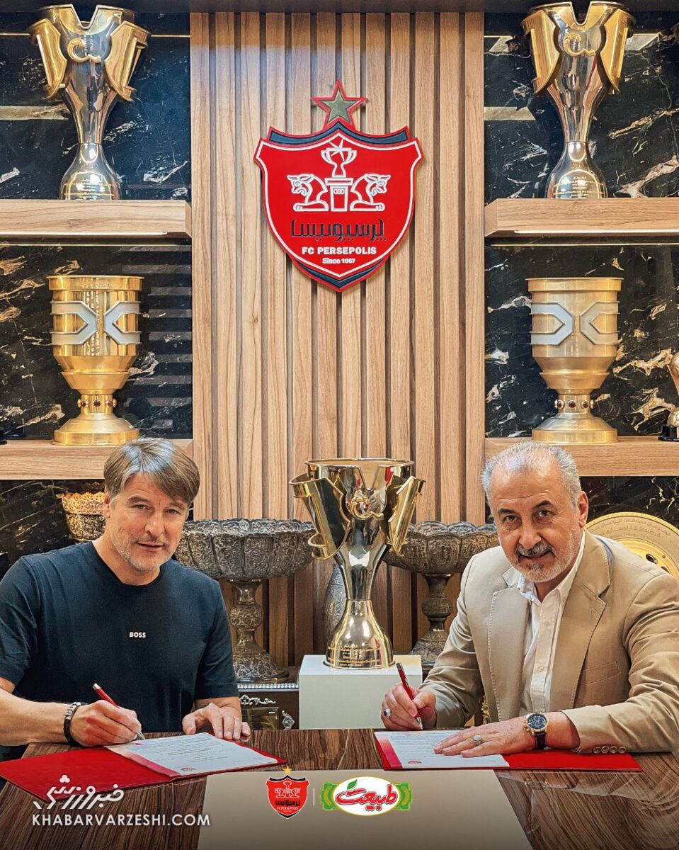میشائیل اونینگ رسماً به پرسپولیس پیوست/ درویش امضا گرفت؛ ثبت عکس یادگاری با پیراهن پرسپولیس +عکس
