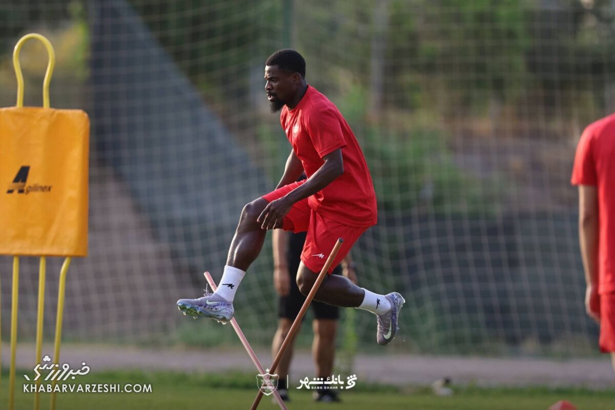 سرژ اوریه از پرسپولیس دورتر شد! سرژ اوریه از پرسپولیس دورتر شد!