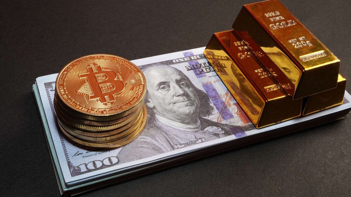 مقایسه خرید بیت کوین و سرمایه‌گذاری در طلا و سهام