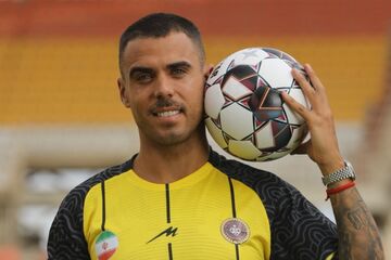 هیچ بازیکنی در جایگاه و اندازه‌ای نیست که درباره تراکتور حرف بزند