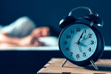 به کم خوابیدن خود افتخار می‌کنید؟ این مطلب برای شماست!