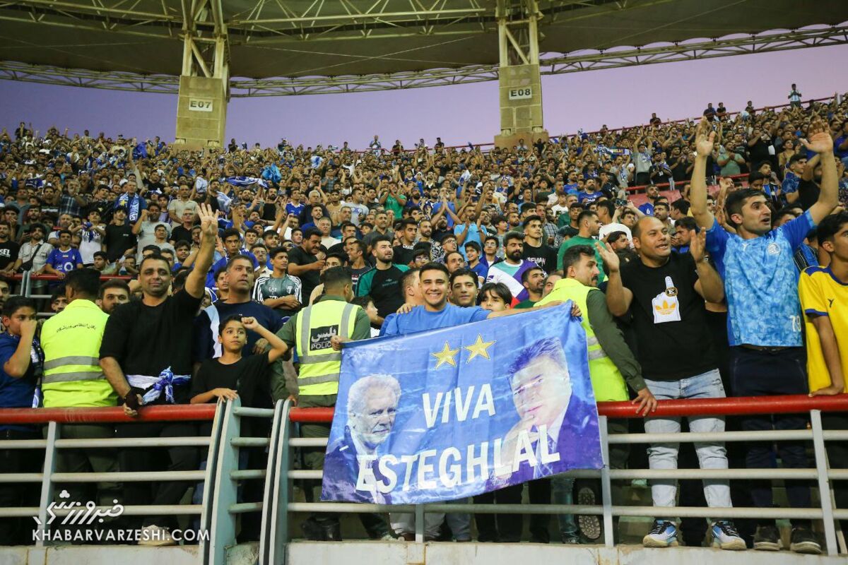 رونمایی استقلال از ستاره لالیگایی در فولادآرنا/ ۲ اسطوره آبیها روی بنر هواداران +عکس