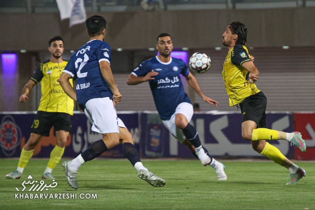 شکایت رسمی گل گهر از داوران و ناظر دیدار با سپاهان؛ اعتراض به ۵ صحنه جنجالی! شکایت رسمی گل گهر از داوران و ناظر دیدار با سپاهان؛ اعتراض به ۵ صحنه جنجالی!