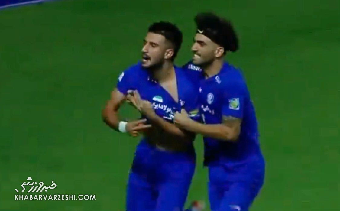 ۶ نشان دادن گلزن استقلال/ شادی کُشنده با نماد پرسپولیسیها! +عکس