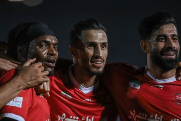 ابهامات زیاد در مورد قرارداد مهاجم پرسپولیس؛ علیپور ناخواسته اختلافات را علنی کرد!
