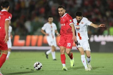 به جا مانده از بازی پرسپولیس و فولاد؛ عصبانیت شدید اورونوف از همبازی بی دقت!