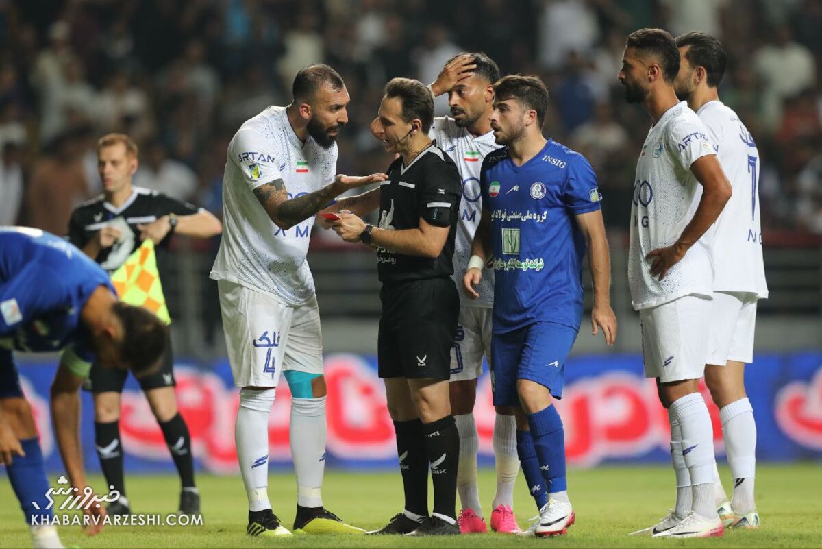 کارشناس داوری مشکوکترین صحنه بازی استقلالیها/ از مردودی گل خوزستانیها تا پنالتی برای تهرانیها کارشناس داوری مشکوکترین صحنه بازی استقلالیها/ از مردودی گل خوزستانیها تا پنالتی برای تهرانیها
