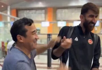 ویدیو| خداداد عزیزی: ۳۰۰ دلار را بده علی!/ بیرانوند: جان مادرت فیلم نگیر!