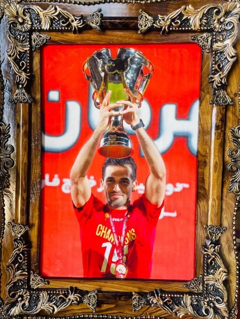 هدیه نفیس پرسپولیس به وحید امیری +عکس