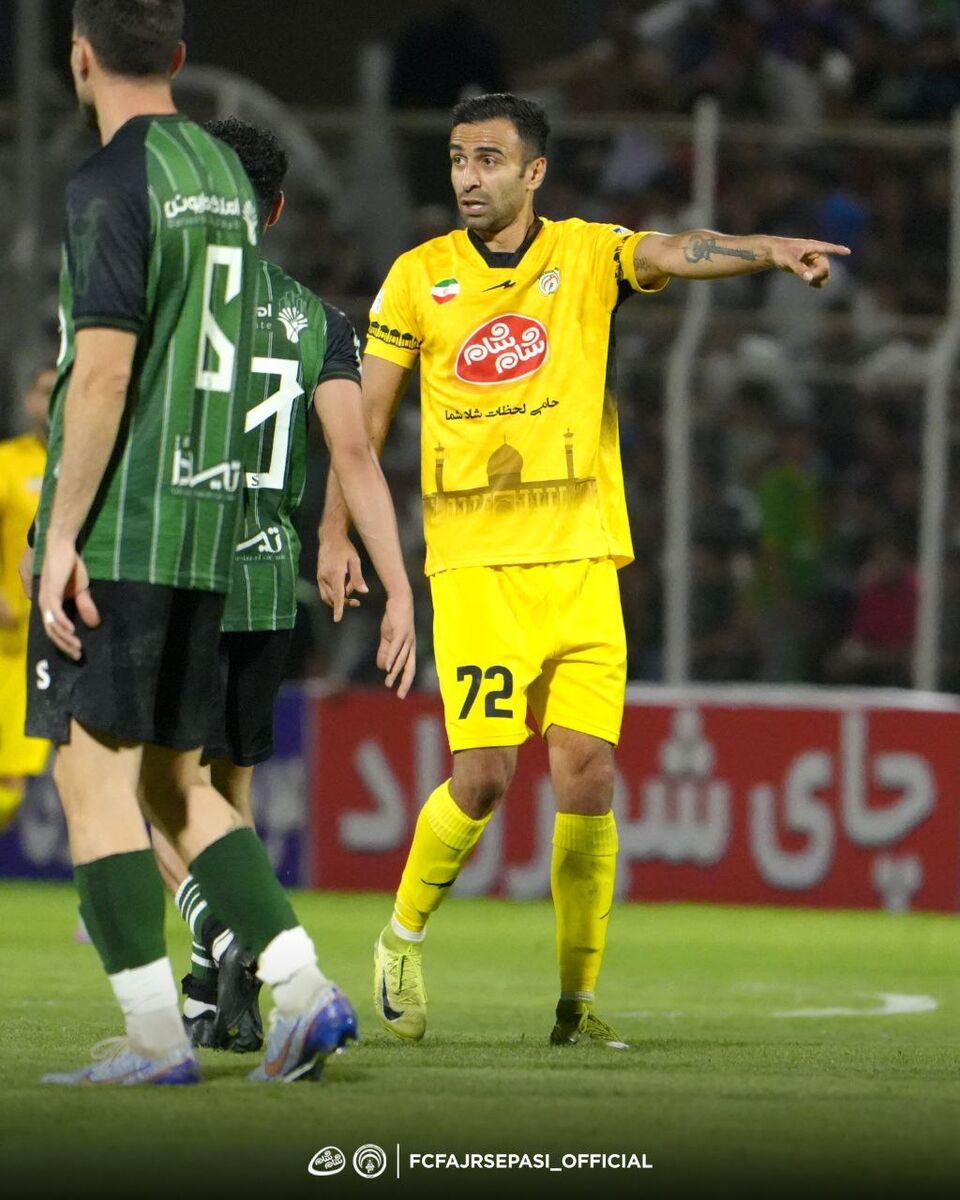 رونمایی از گیتاریست استقلال در لباس زرد +عکس