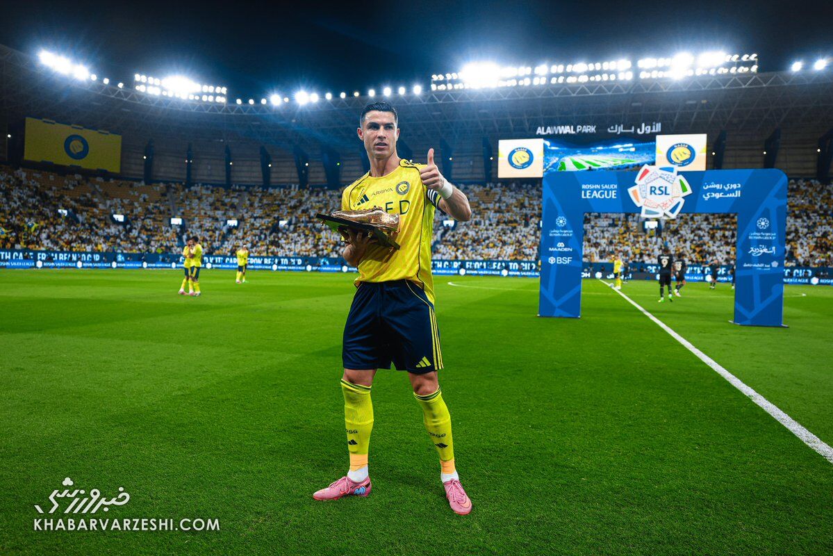 کفش طلا به رونالدو رسید/ کریستیانو پادشاه گل عربستان در ۴۰ سالگی +عکس کفش طلا به رونالدو رسید/ کریستیانو پادشاه گل عربستان در ۴۰ سالگی +عکس