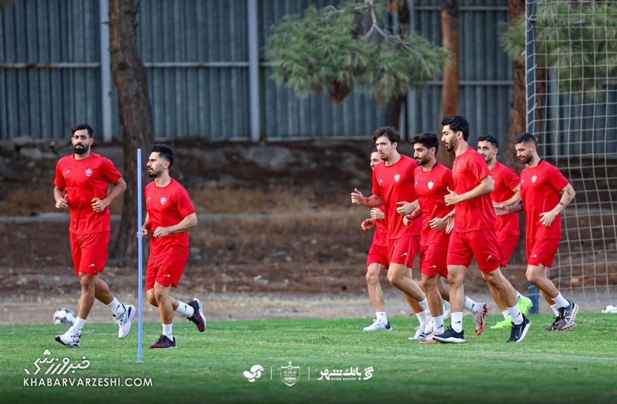 بازگشت ستاره ملیپوش به پرسپولیس/ خط هافبک سرخها قرص شد +عکس بازگشت ستاره ملیپوش به پرسپولیس/ خط هافبک سرخها قرص شد +عکس