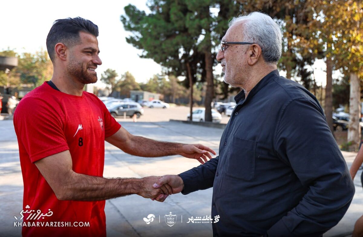 سرمربی سابق پرسپولیس در تمرین سرخ‌ها/ واکنش هاشمیان و پورعلی‌گنجی به حضور غیرمنتظره! +عکس