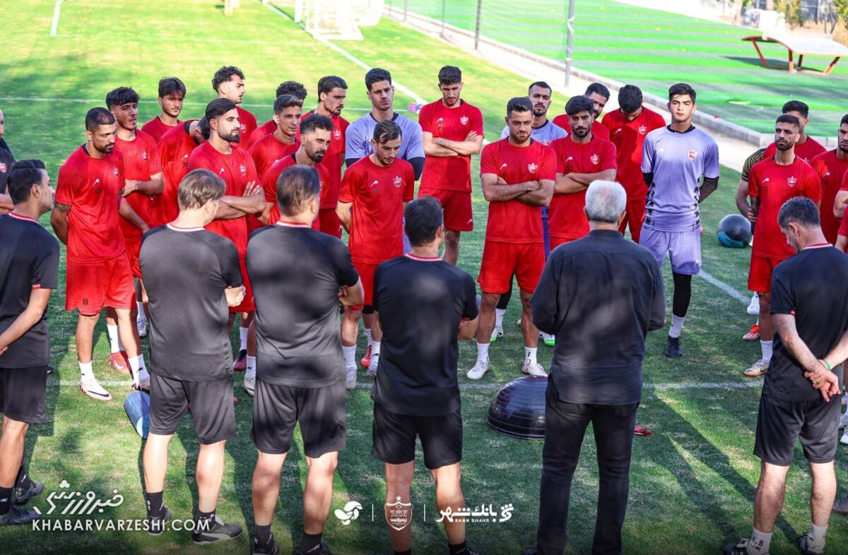 سرمربی سابق پرسپولیس در تمرین سرخ‌ها/ واکنش هاشمیان و پورعلی‌گنجی به حضور غیرمنتظره! +عکس