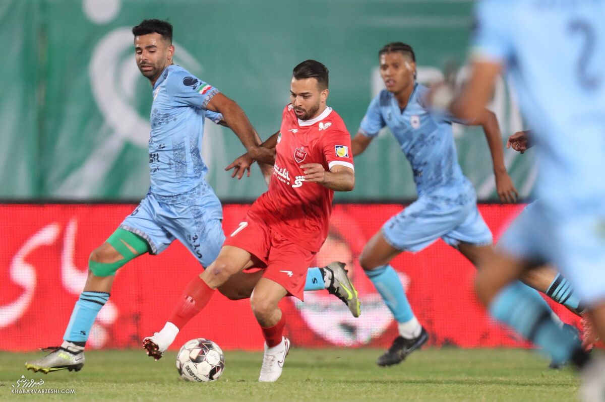 انگار به پای بازیکنان پرسپولیس وزنه بستهاند/ هاشمیان باید شاگردانش را شلاق بزند انگار به پای بازیکنان پرسپولیس وزنه بستهاند/ هاشمیان باید شاگردانش را شلاق بزند