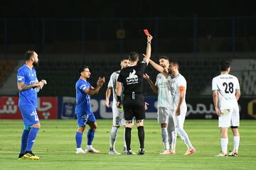 باقری پس از اخراج از بازی با استقلال عذرخواهی کرد +عکس